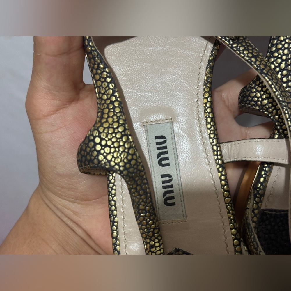 Miu Miu Metallic Gold Bow Sandals - Picture 2 of 8